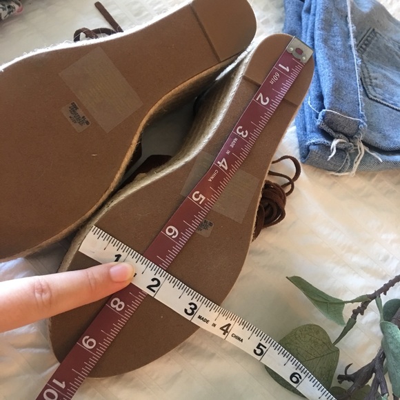 AEO | Fringe Wedges - Picture 8 of 10